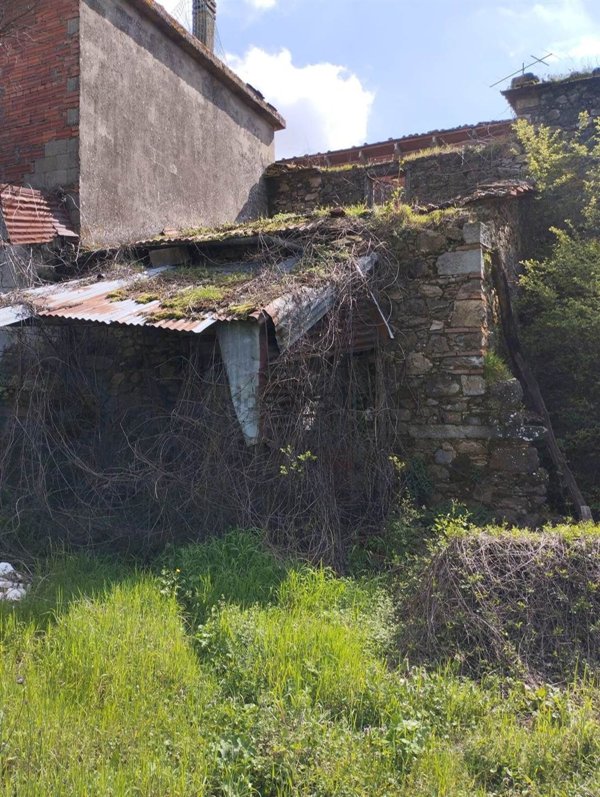 casale in vendita a Quarrata in zona Lucciano