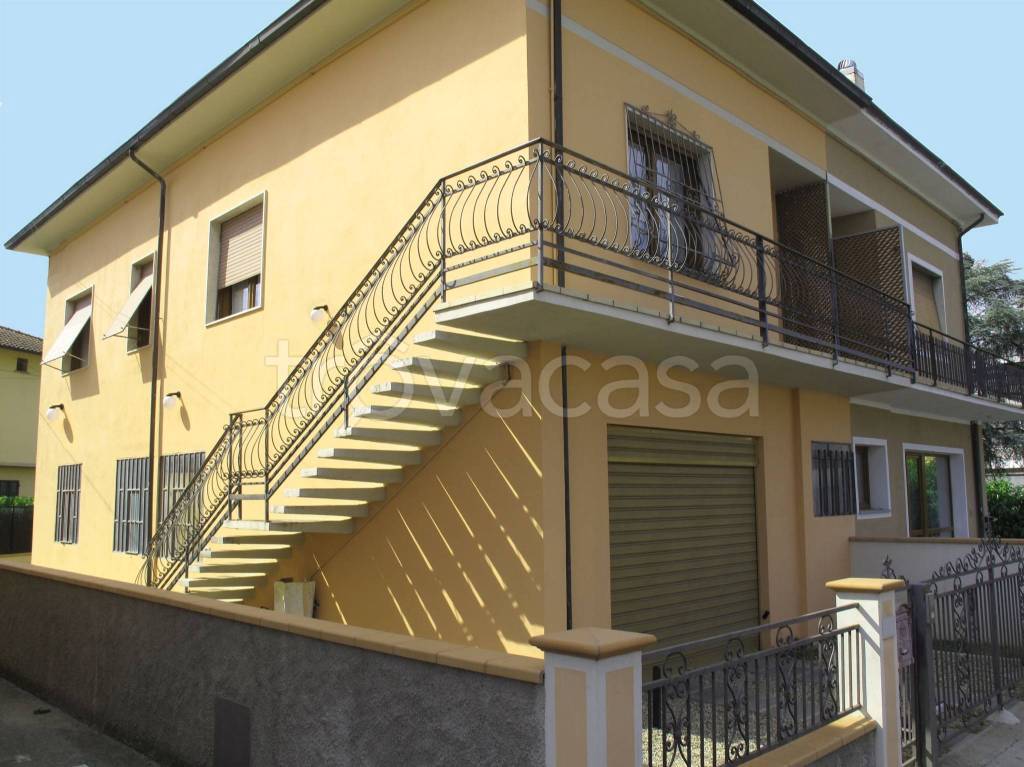casa indipendente in vendita a Quarrata