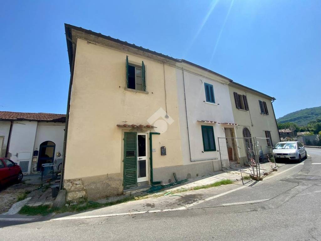 casa indipendente in vendita a Quarrata