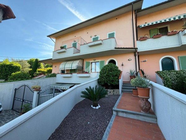 casa indipendente in vendita a Quarrata