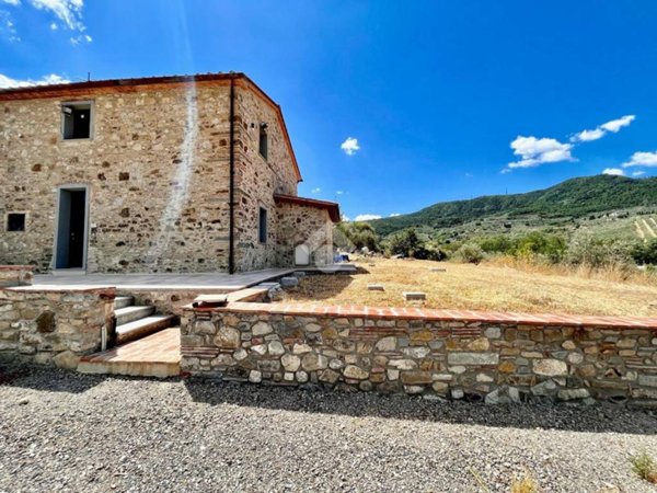 casa indipendente in vendita a Quarrata
