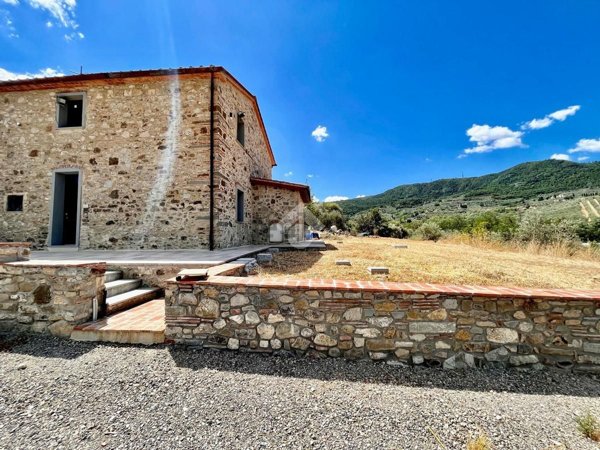 casa indipendente in vendita a Quarrata