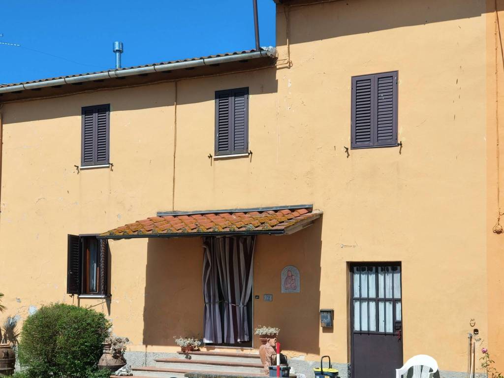 casa indipendente in vendita a Quarrata in zona Catena