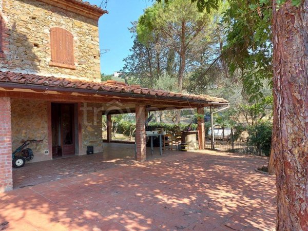 casa indipendente in vendita a Quarrata in zona Colle