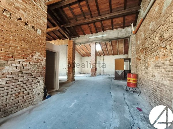 locale di sgombero in vendita a Quarrata