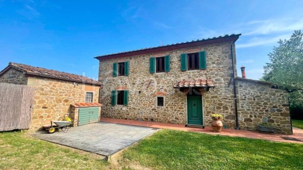 casa indipendente in vendita a Quarrata in zona Lucciano