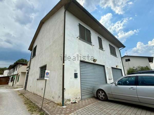 casa indipendente in vendita a Quarrata in zona Valenzatico