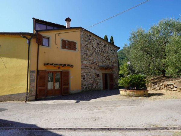 casa indipendente in vendita a Quarrata in zona Montemagno