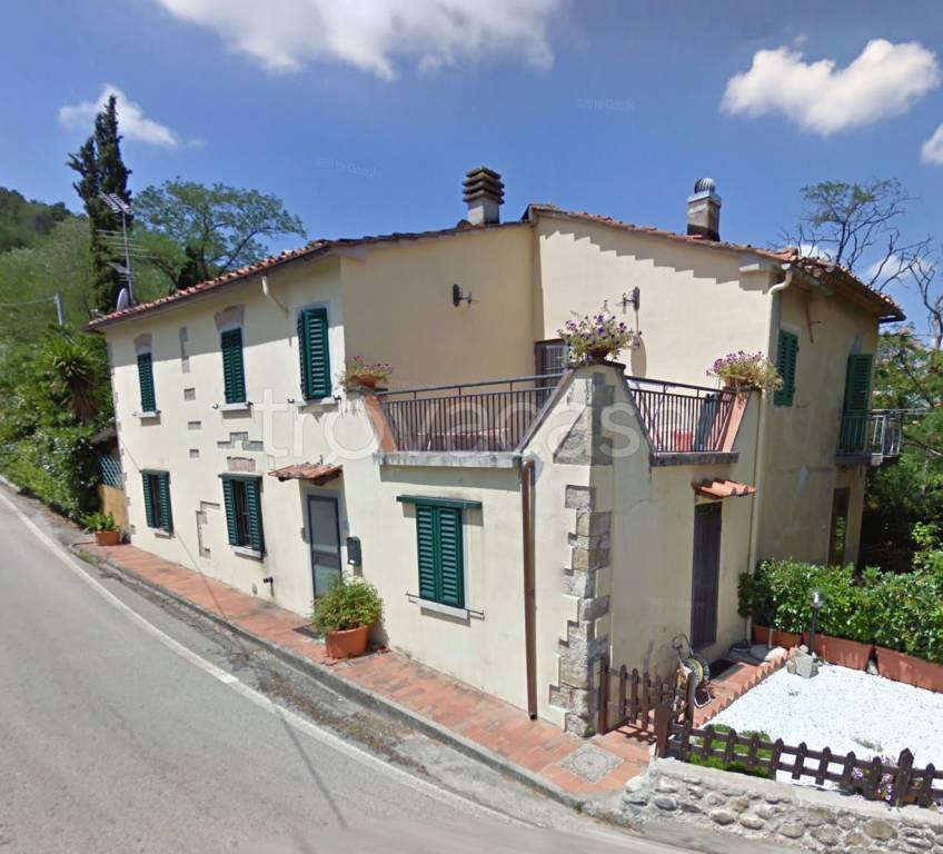 casa indipendente in vendita a Quarrata