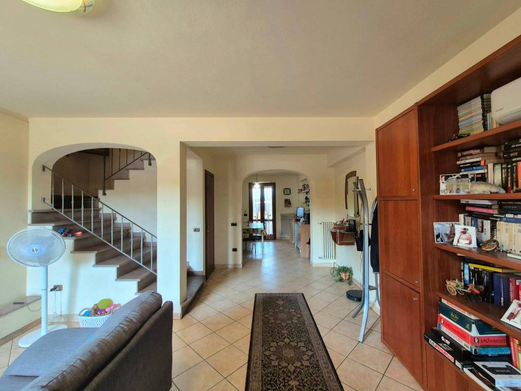 casa indipendente in vendita a Quarrata in zona Catena