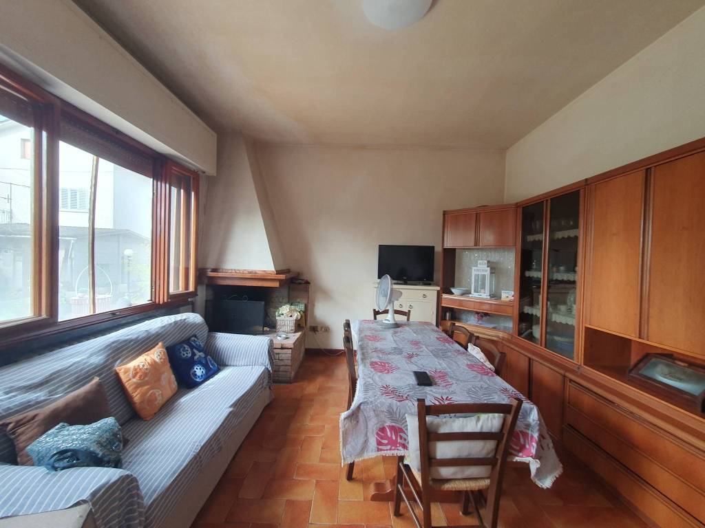 casa indipendente in vendita a Quarrata