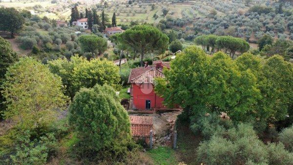 casa indipendente in vendita a Quarrata in zona Lucciano