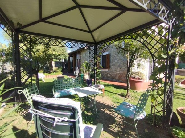casa indipendente in vendita a Quarrata
