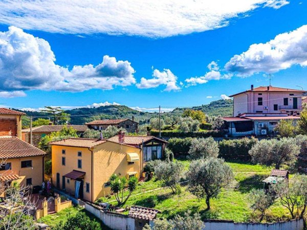 casale in vendita a Quarrata in zona Buriano