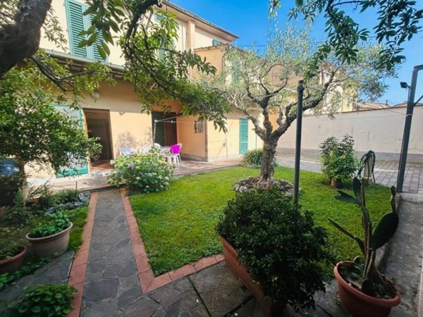 casa indipendente in vendita a Quarrata