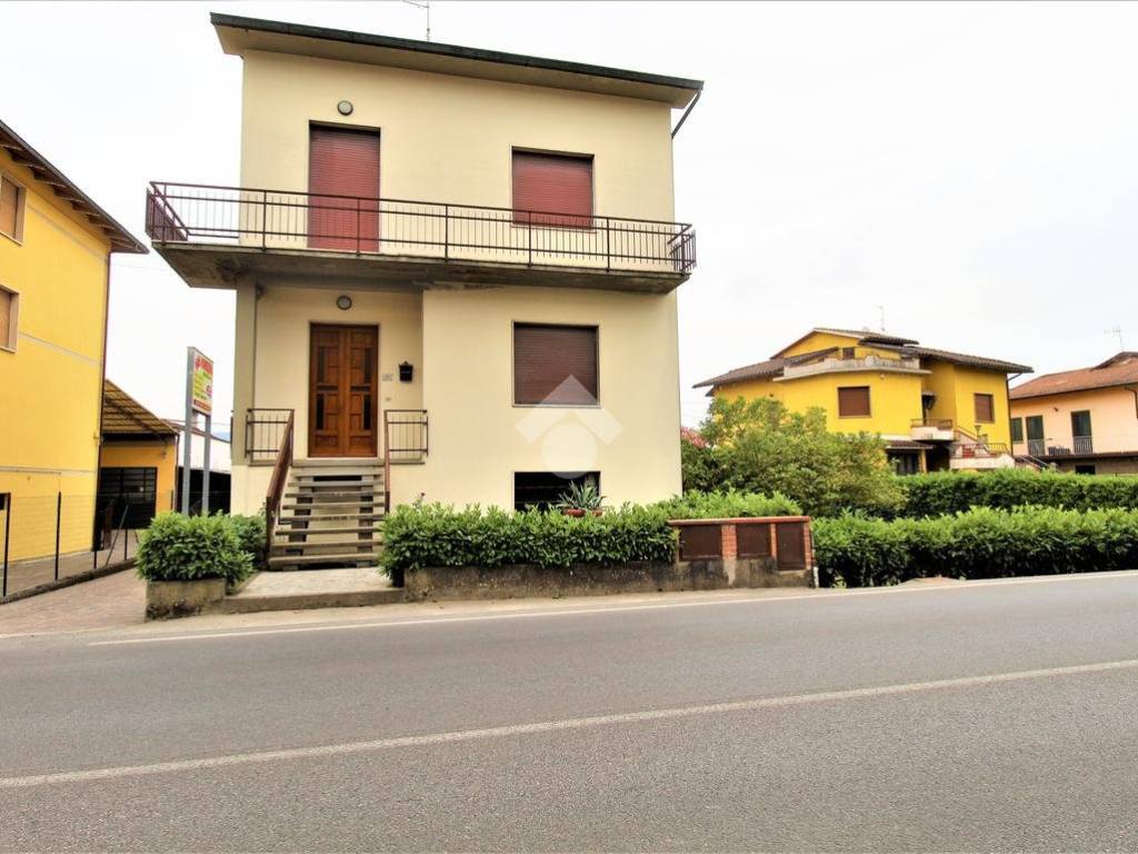casa indipendente in vendita a Quarrata in zona Ferruccia