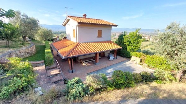 casa indipendente in vendita a Quarrata