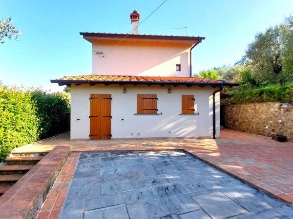 casa indipendente in vendita a Quarrata in zona Lucciano