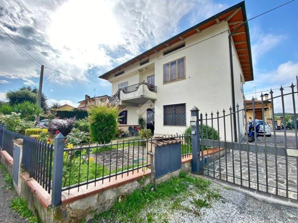 casa indipendente in vendita a Quarrata in zona Valenzatico
