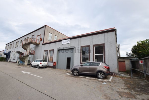 capannone in vendita a Quarrata