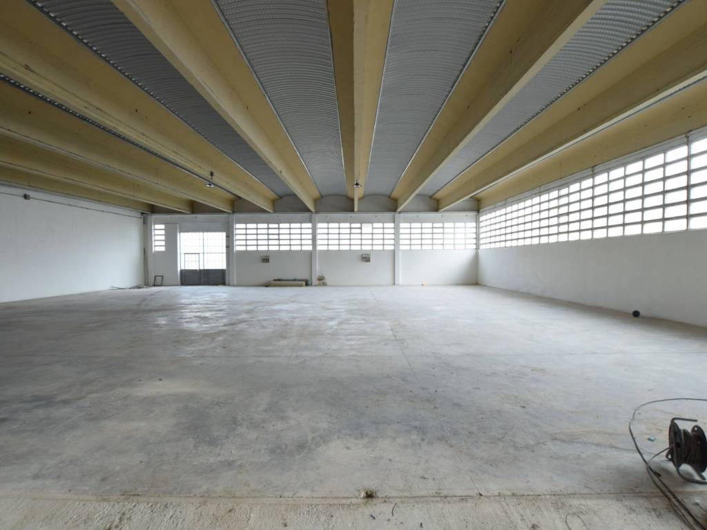 locale commerciale in vendita a Quarrata