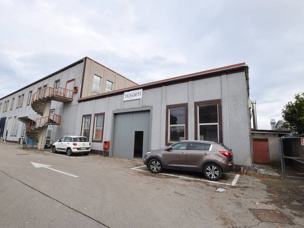 locale commerciale in vendita a Quarrata
