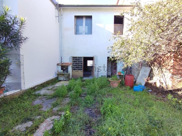 casa indipendente in vendita a Quarrata