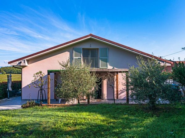 casa indipendente in vendita a Quarrata