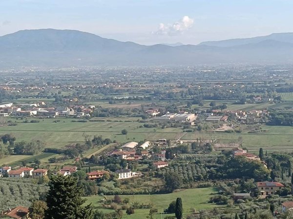 negozio in vendita a Quarrata in zona Tizzana