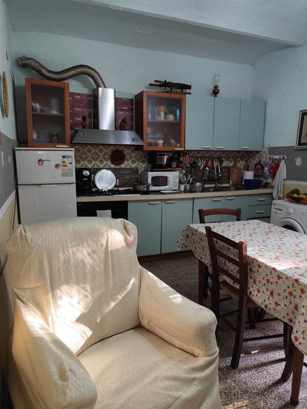 casa indipendente in vendita a Quarrata in zona Catena