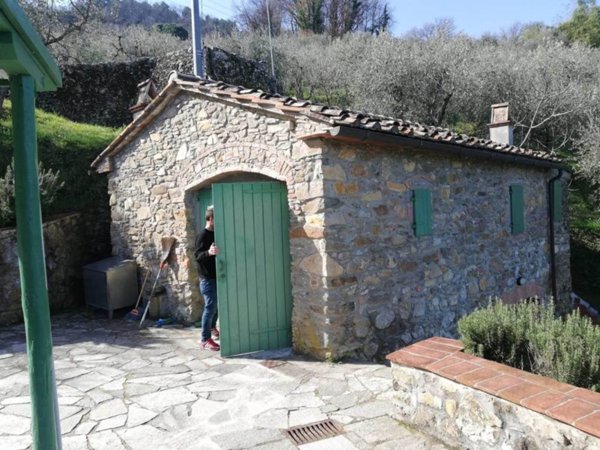 casa indipendente in vendita a Quarrata in zona Lucciano