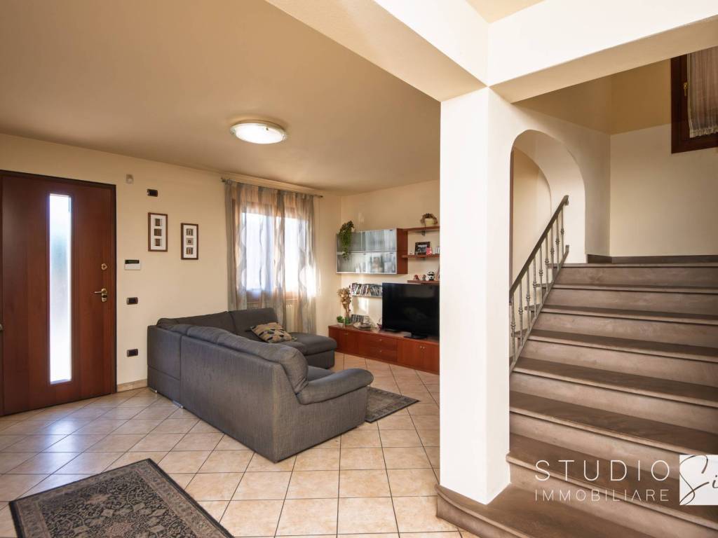 casa indipendente in vendita a Quarrata in zona Catena