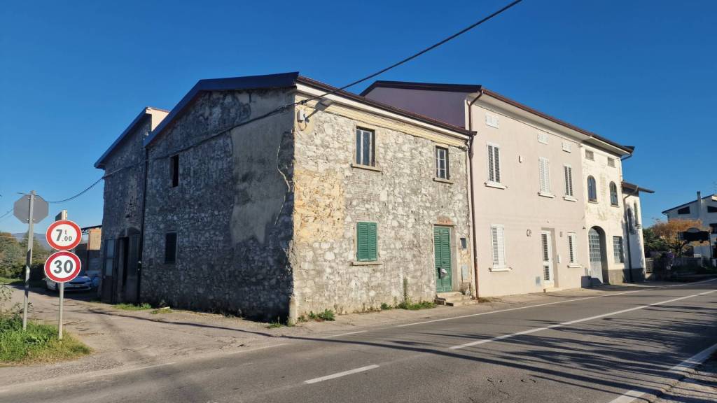 casa indipendente in vendita a Quarrata in zona Casini