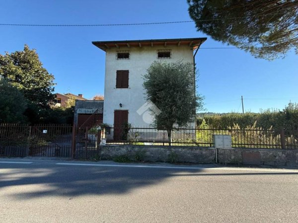 casa indipendente in vendita a Quarrata