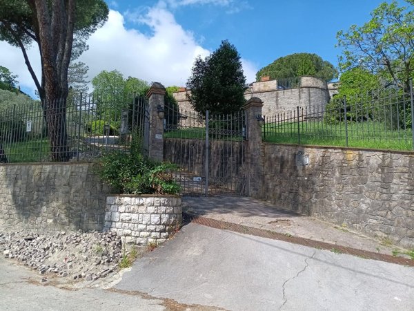 casa indipendente in vendita a Quarrata in zona Lucciano