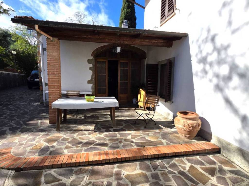 casa indipendente in vendita a Quarrata in zona Forrottoli