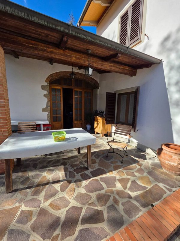 casa indipendente in vendita a Quarrata in zona Forrottoli