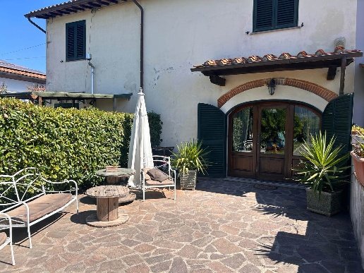 casa indipendente in vendita a Quarrata in zona Olmi