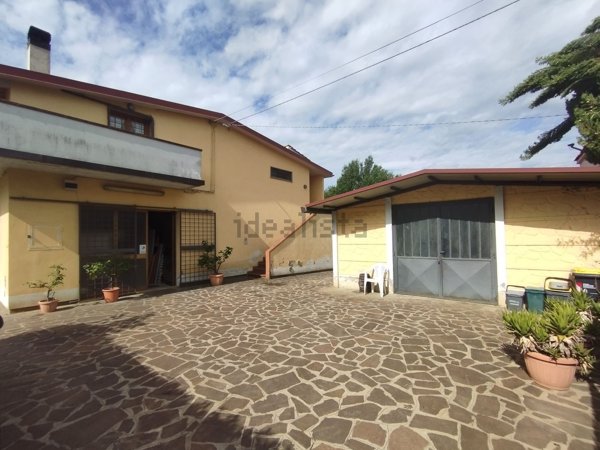 pentavano in vendita a Quarrata