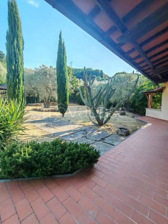 casa indipendente in vendita a Quarrata in zona Montorio