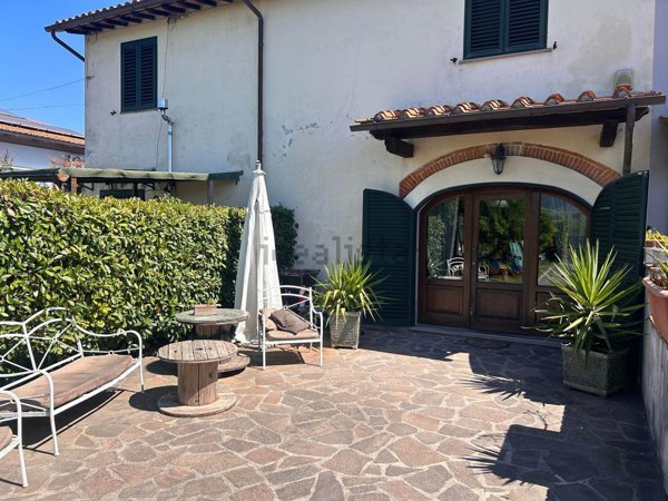 casa indipendente in vendita a Quarrata in zona Olmi