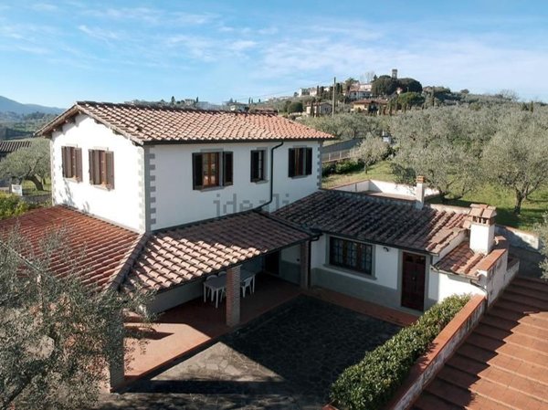 casa indipendente in vendita a Quarrata in zona Tizzana