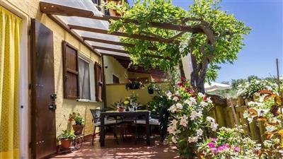 casa indipendente in vendita a Quarrata in zona Montemagno
