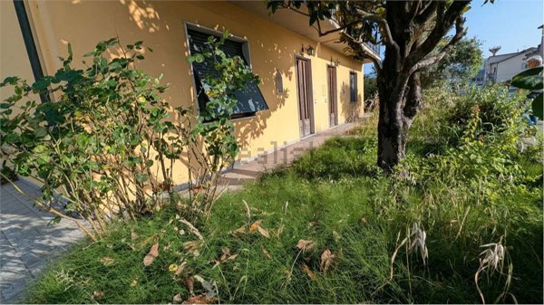 casa indipendente in vendita a Quarrata