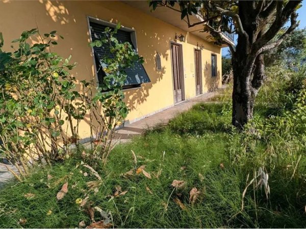 casa indipendente in vendita a Quarrata