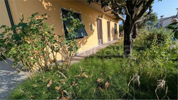 casa indipendente in vendita a Quarrata