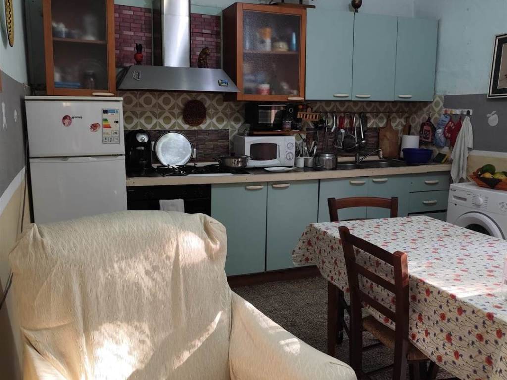 casa indipendente in vendita a Quarrata in zona Catena