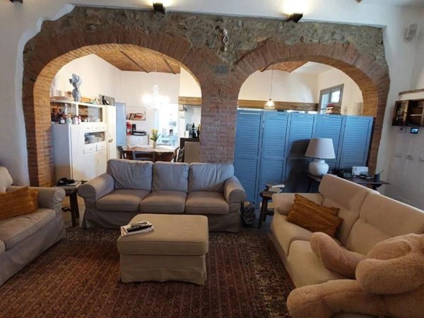 casa indipendente in vendita a Quarrata in zona Catena