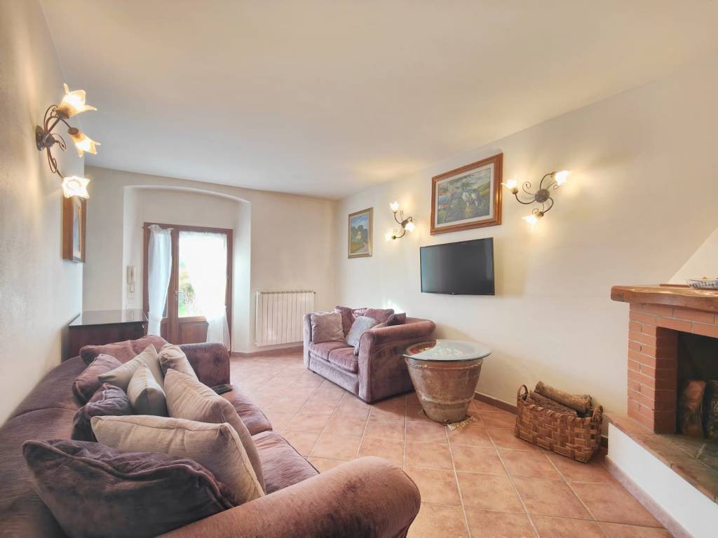 casa indipendente in vendita a Quarrata in zona Vignole