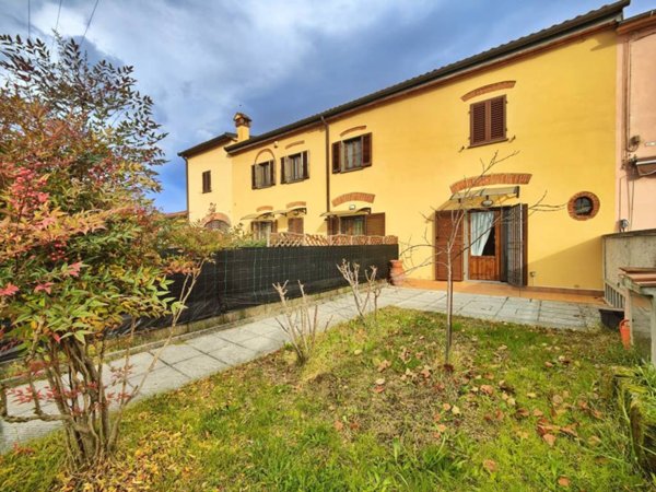 casa indipendente in vendita a Quarrata in zona Valenzatico